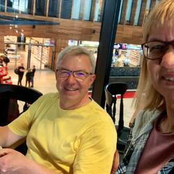 Alles super leer am Flughafen, wir haben viel Zeit, denn auch der Flug startet verspätet