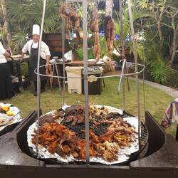 Beim mexikanischen Abend biegt sich der Fleischgrill