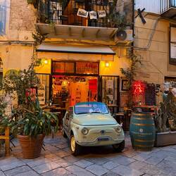 noch ein Besuch in meiner Lieblings Weinbar – mit tollem 500 Cabrio 😍