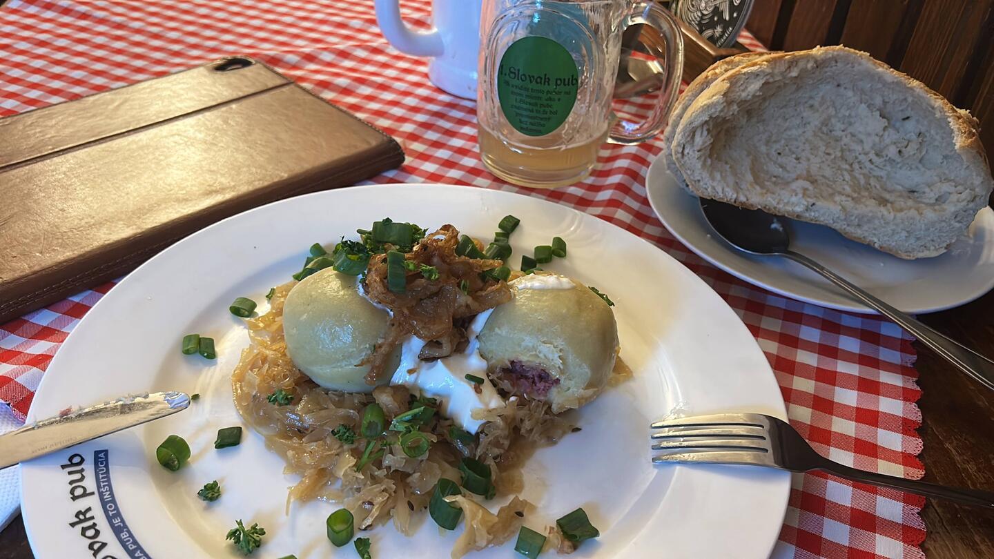 Das Brot war vorher gefüllt mit Knoblauchsuppe :D aber der Hunger war wohl zu groß (wie der Durst)