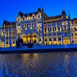 Blaue Stunde am Parlament.