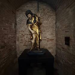 St Roch showing some (infected) leg