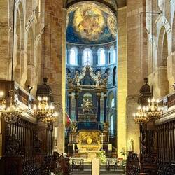 Main alter