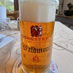 Herr Ober, da schaut irgendwas aus meinem Bier!🙄
