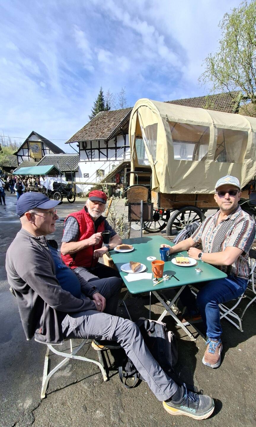 Die 3 Expeditionsteilnehmer auf der 3. Etappe, rund um Lohmar.