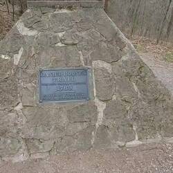 Es gibt noch einen Gedenkstein.