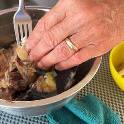 er hat das Bäckchenfleisch gefunden