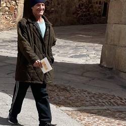 Aber dieser Herr friert offensichtlich! Nur eine einzige Minute nach Regine fotografiert!