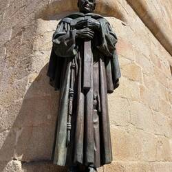 Die Füße von Franziskus sind vom vielen Küssen schon ganz "gold".