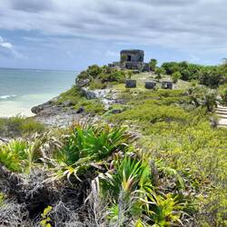 ...beeindruckende Ruinen direkt am Meer...so bis zum 1600JH. ..dann kamen die Spanier