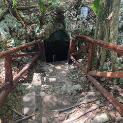 ..Eingang zur Cenote