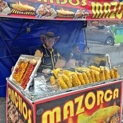 Die auf Holkohle gebratenen Maiskolben sind einfach lecker