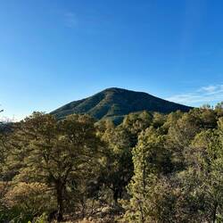 Irgendwo rechts hinter dem Hügel stand letzte Nacht mein Zelt.