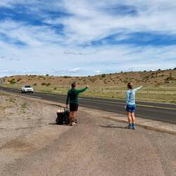 Während Joja & Slainte es mit Autostopp versucht haben...