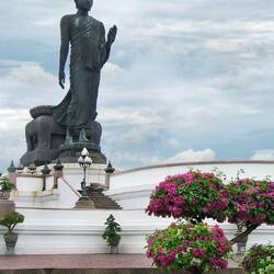 Buddha-Statue im Phutthamonthon-Park, Provinz Nakhon Pathom, westlich von Bangkok