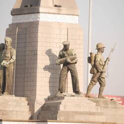 Figuren am Monument of Victory (Quelle: wikipedia)