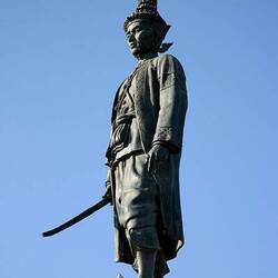 Statue von König Narai in Lop Buri (vgl. dazu auch Konstantin Phaulkon!) (Quelle: wikipedia)