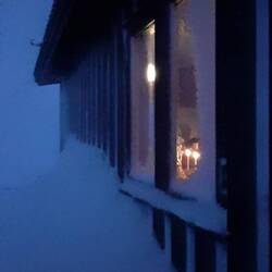heimeliche Atmsphäre bei Kerzenschein. Nur der Gang zur Toilette ist eine Herausforderung.