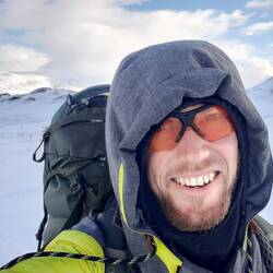 der Blick zurück offenbart weites Land - und ein Lächeln