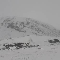 zum Mittag zeigt die Sonne erstmals die ganze Größe des Tals