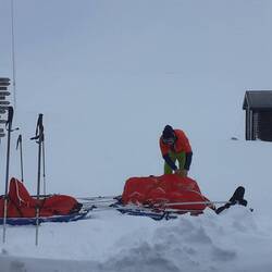 die Belgier beladen ihre Pulkas mit bis zu 50kg für eine weitere schwere Etappe
