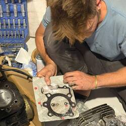 Instead of reusing for the forth time: A new head gasket thanks to Kedo's generous present.