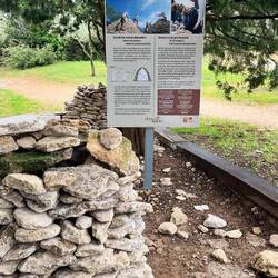 Hier kann man das Steinestapeln üben