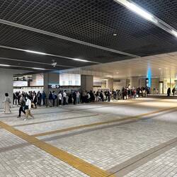 Schlange vorm Fahrstuhl