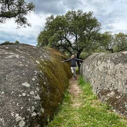 Wozu die Rinne zwischen den beiden Steinen wohl gedient hat?