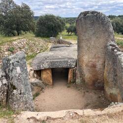 Von Montánchez zu den Dolmen von Lácara