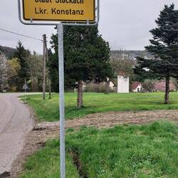 Betont auf der ersten Silbe😃