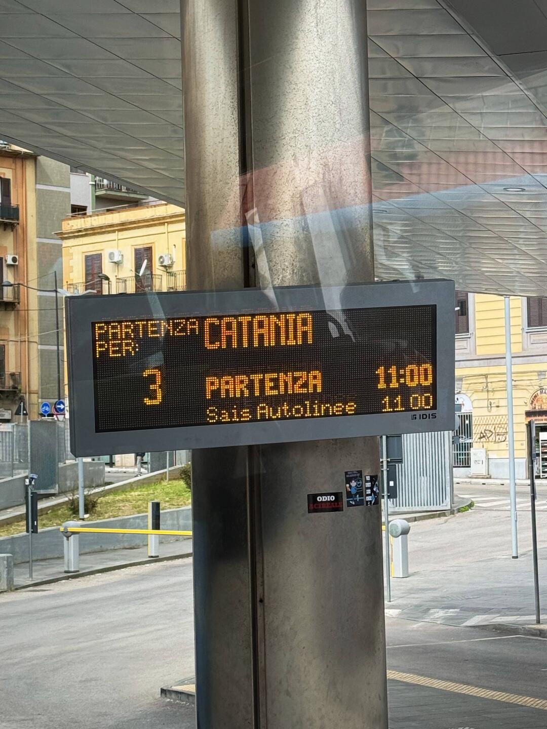 Bequem mit dem Bus zweieinhalb Stunden über die Insel für schlappe 14€