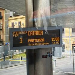 Bequem mit dem Bus zweieinhalb Stunden über die Insel für schlappe 14€