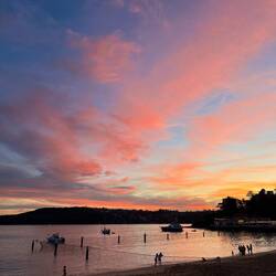 Nach dem Surf Sonnenuntergang an der West Esplanade in Manly