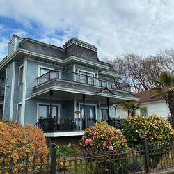 This reminded me of the Haunted Mansion at Disneyland