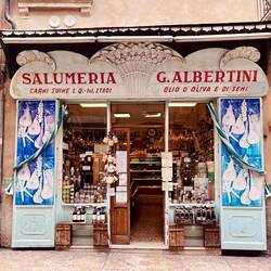 Boutiques typiques gardées dans leur style d'origine