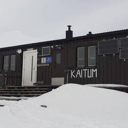 In der Hütte warten heißer Tee und Schokolade