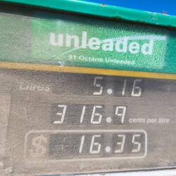 Cocklebiddy Tankstelle: Preis in Adelaide 2.20/l 🤓😇