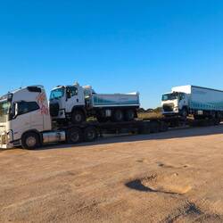 Roadtrain 2-teilig in Caiguna..