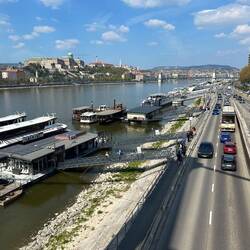 Buda à Gauche Pest à Droite