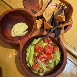 Nachos with guacamole 🥑