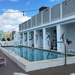 Rooftop mit Pool (kalt)