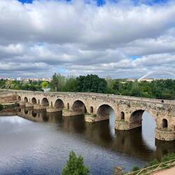 Längste römische Brücke weltweit: 792m, 60 Rundbögen, über den Río Guadiana
