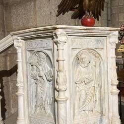 Marmorkanzel in der Kirche Santa Eulalia