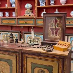 Einrichtung der alten Apotheke