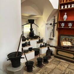 Einrichtung der alten Apotheke