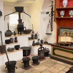 Einrichtung der alten Apotheke