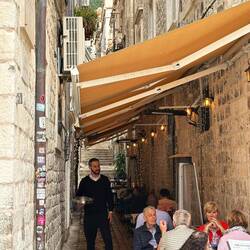 13 . Gasse vom Pile-Tor aus nach Norden