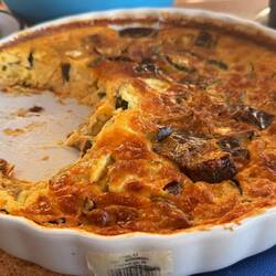 "Frittata" ist eine italienische Eierspeise. bei uns diente es als Beilage, und Auberginen-Verwertun