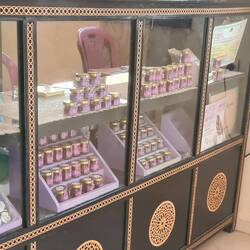 In der Vitrine: keine Patisserie sondern Safran, in der Safranzentrale von Marokko, in Taliouine